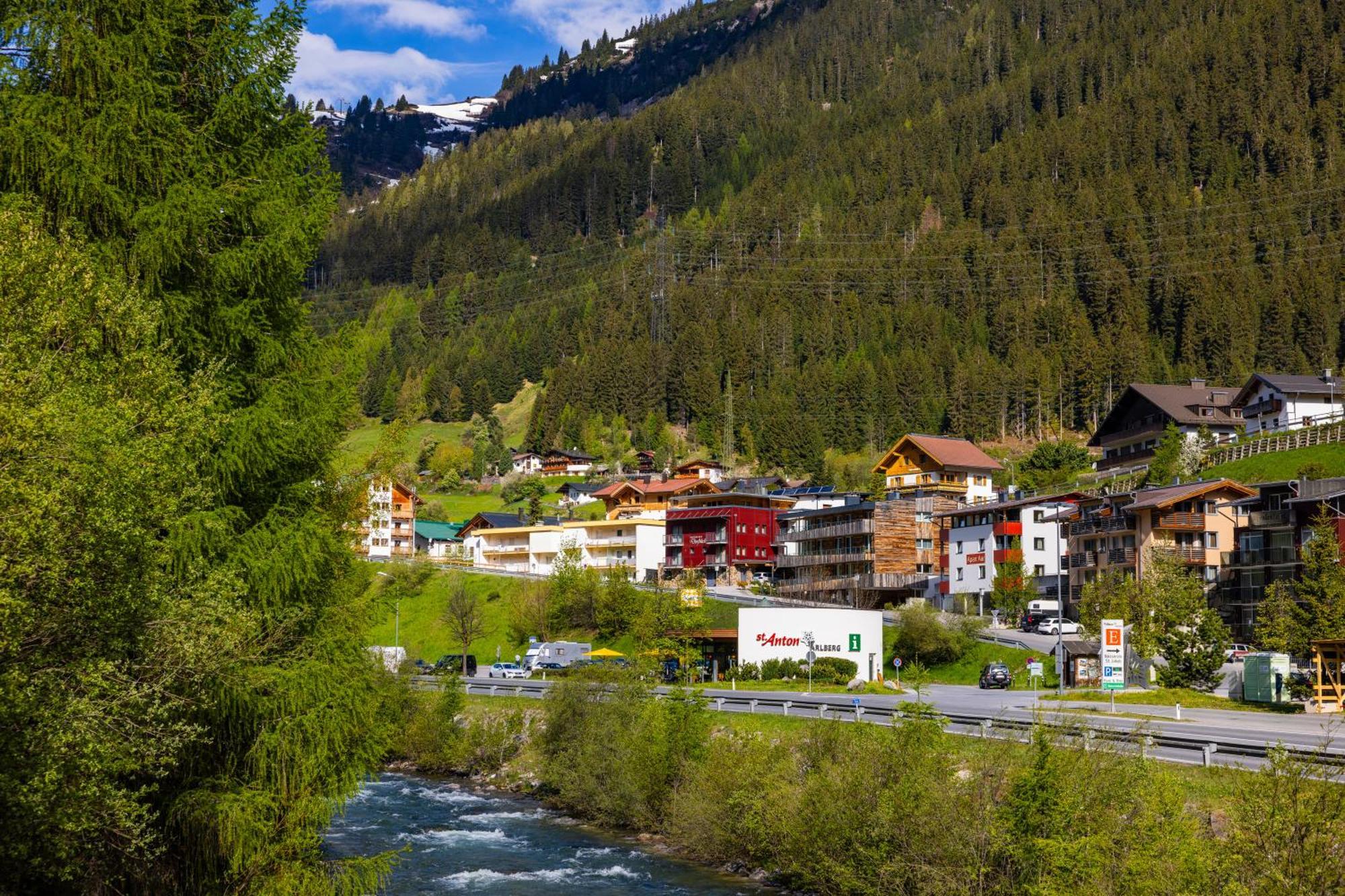 Appartement Haus Freunden à Sankt Anton am Arlberg Extérieur photo
